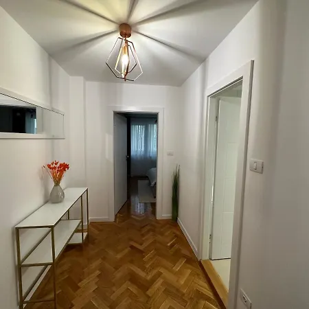 Esi #central With Garage شقة *