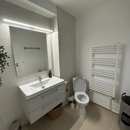 Esi #central With Garage شقة